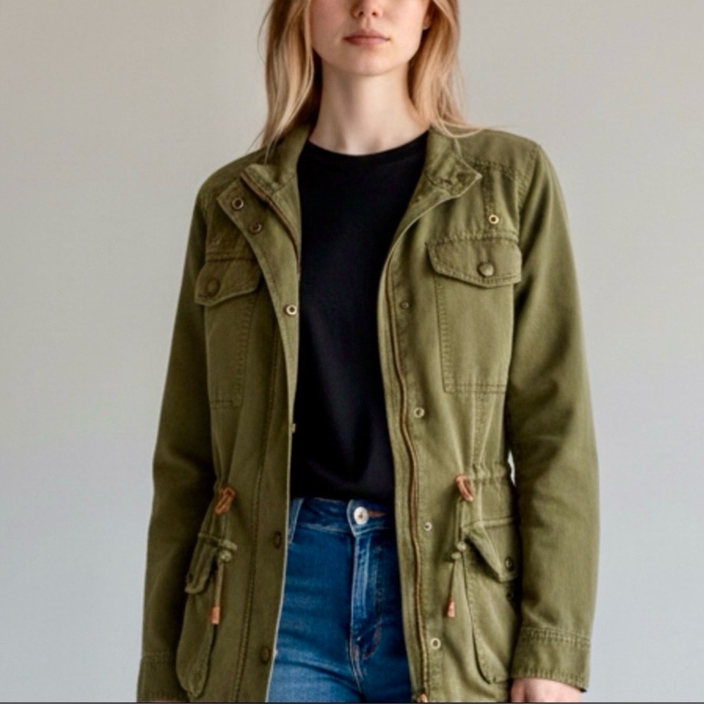 Fall essential: Green Utility Jacket w tons of pockets cinched waist